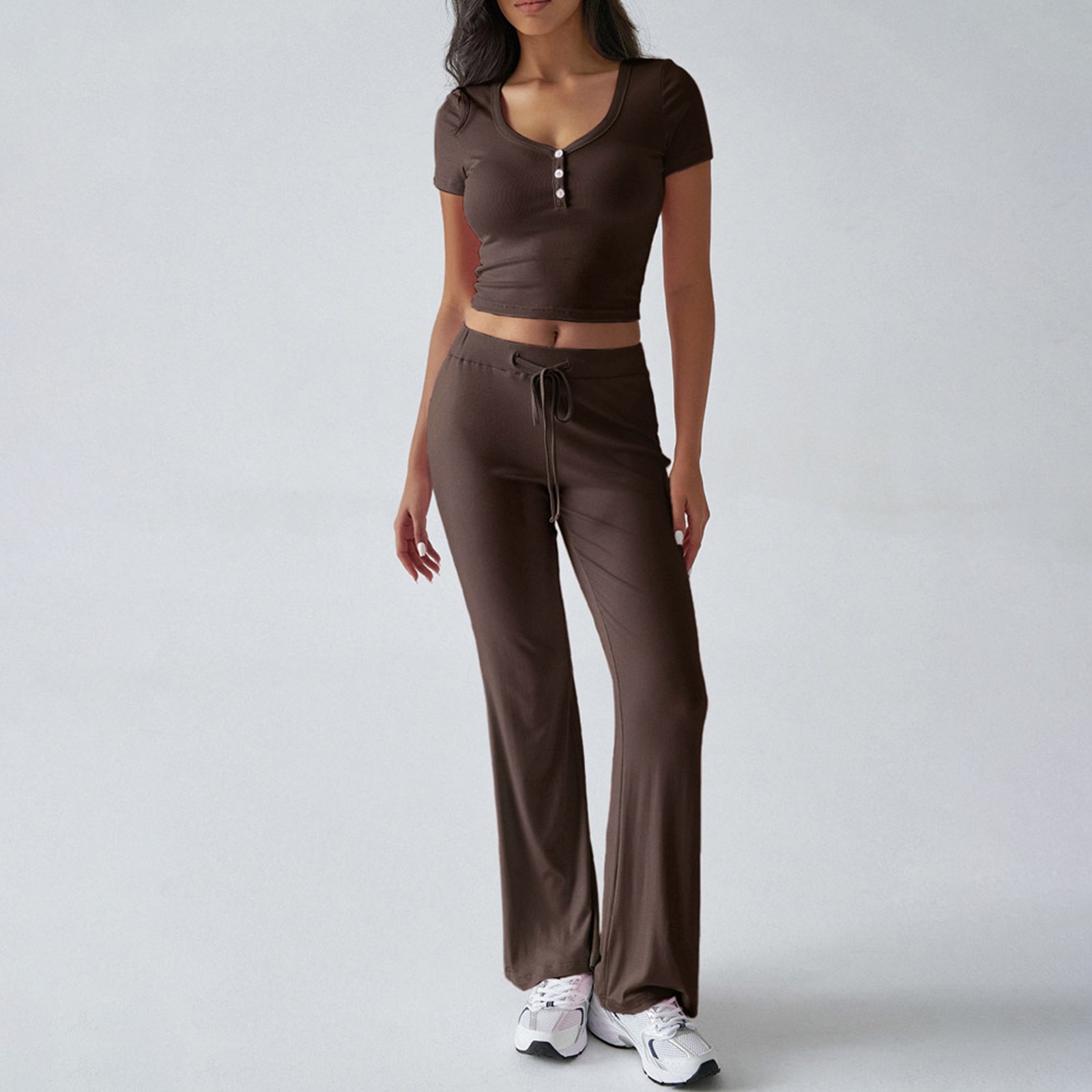 thumbnail image 2 of Conjunto de punto de 2 piezas para mujer: camiseta con cuello en V y pantalones largos. Estilo deportivo y desenfadado para las estaciones cálidas., 2 of 8